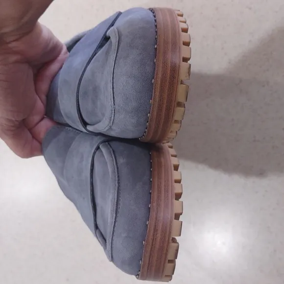 Vince Camuto Golinda Flat Blue Suede Loafers Size 10. Medium EUC