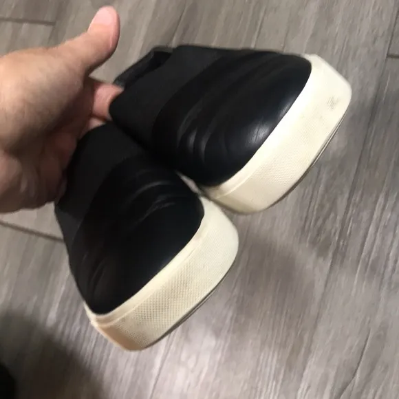 Vince “Corbin” Black Leather Slip-On Sneakers size 7