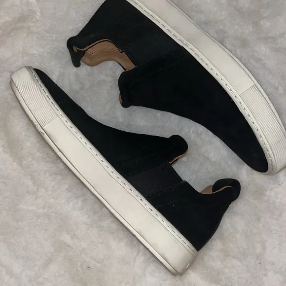 Vince Lucio Suede Slip-On Unisex Sneaker