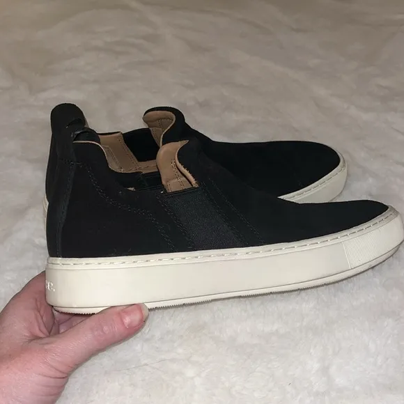 Vince Lucio Suede Slip-On Unisex Sneaker