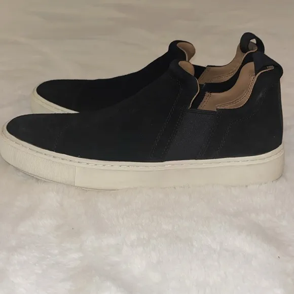 Vince Lucio Suede Slip-On Unisex Sneaker