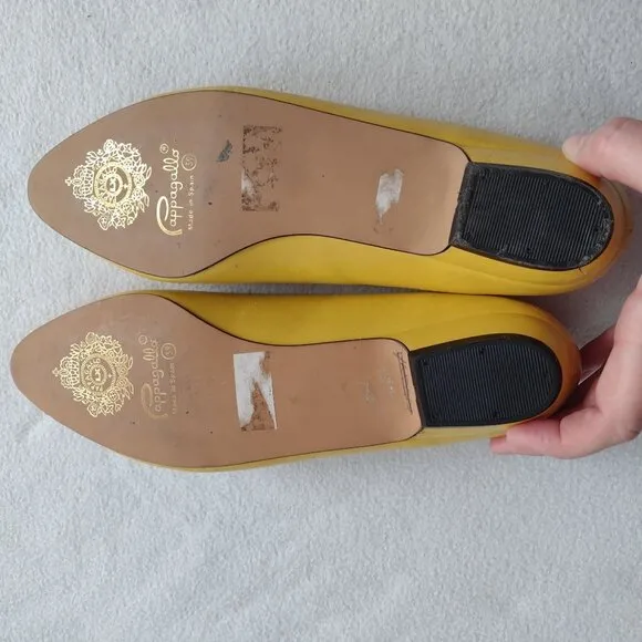 Vintage Pappagallo Yellow Leather Flats 11M  Gold Anchor Embellishment