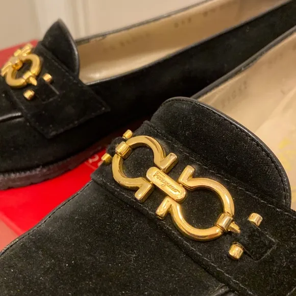 VINTAGE SALVATORE FERRAGAMO BLACK SUEDE LOAFERS 7.5 AA NARROW FLATS