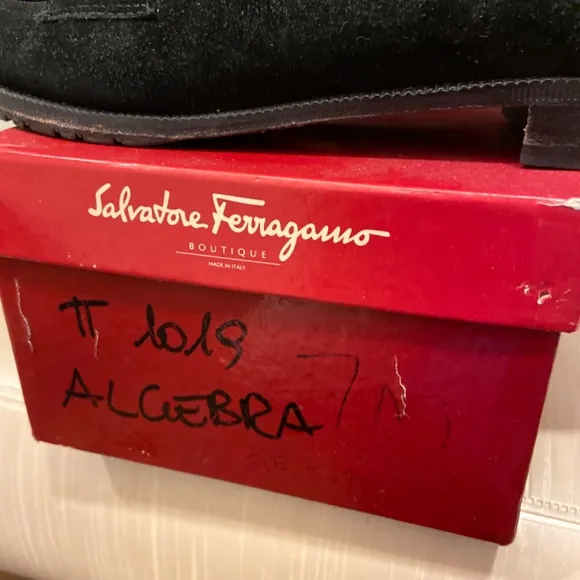 VINTAGE SALVATORE FERRAGAMO BLACK SUEDE LOAFERS 7.5 AA NARROW FLATS