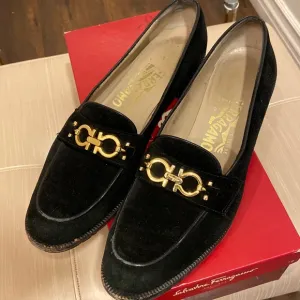 VINTAGE SALVATORE FERRAGAMO BLACK SUEDE LOAFERS 7.5 AA NARROW FLATS