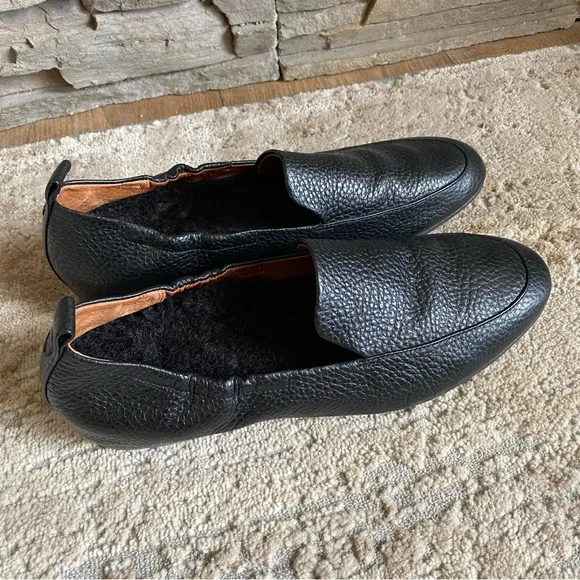 Vionic Amora Faux Fur Insole Loafers Slip On Black Pebbled Leather: 7.5