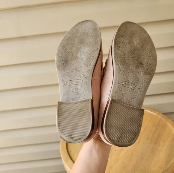 Vionic Avvy pink loafers size 8