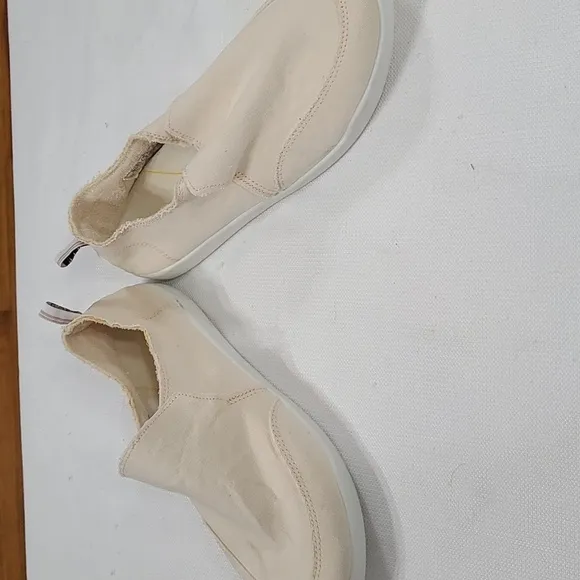 Vionic Beach Malubu Womens Cream Slip-On Sneakers Comfort Sz 11 EUC