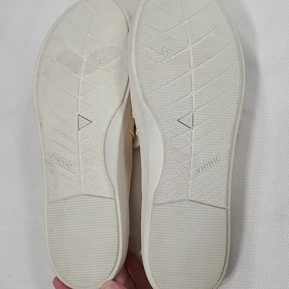 Vionic Beach Malubu Womens Cream Slip-On Sneakers Comfort Sz 11 EUC