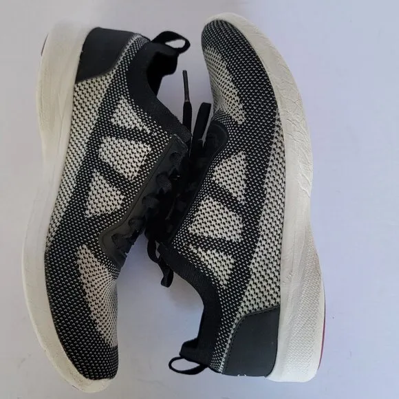 Vionic Lenora Women's Lace-Up Comfort Sneakers. Size 6.5