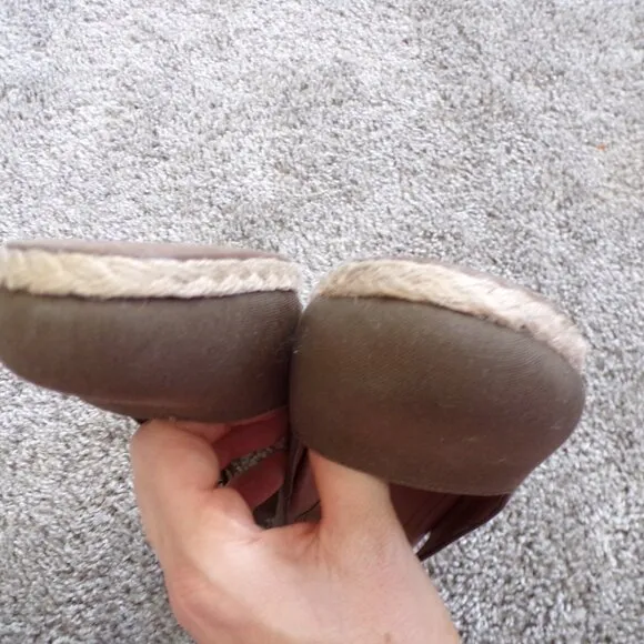 Vionic olive green espadrilles wedges 8.5