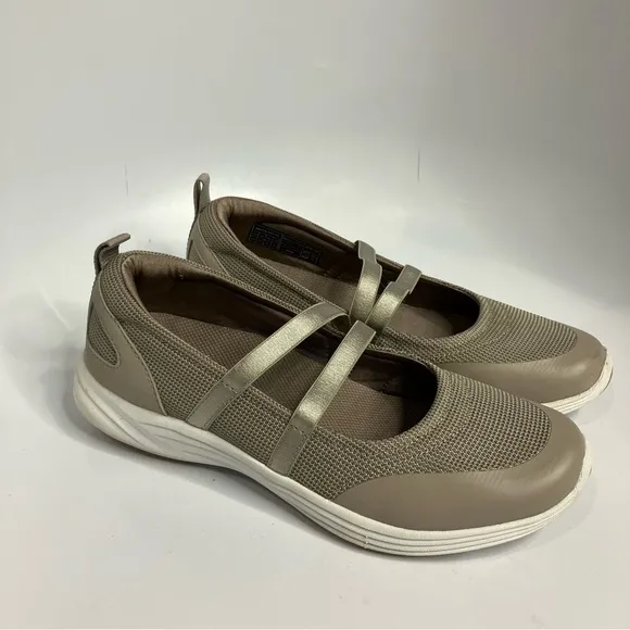 Vionic slip on sneakers tan size 8.5