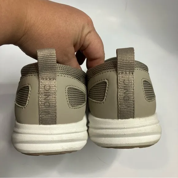 Vionic slip on sneakers tan size 8.5
