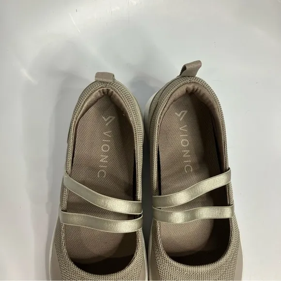 Vionic slip on sneakers tan size 8.5