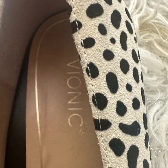 VIONIC Women's Lena Spot Pointed Toe Ballet Flat Sz 6