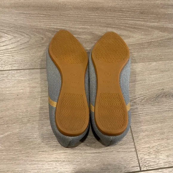 VIVAIA Vienna V Cut Pointed Toe Blue Tan Size 39.5 Like New