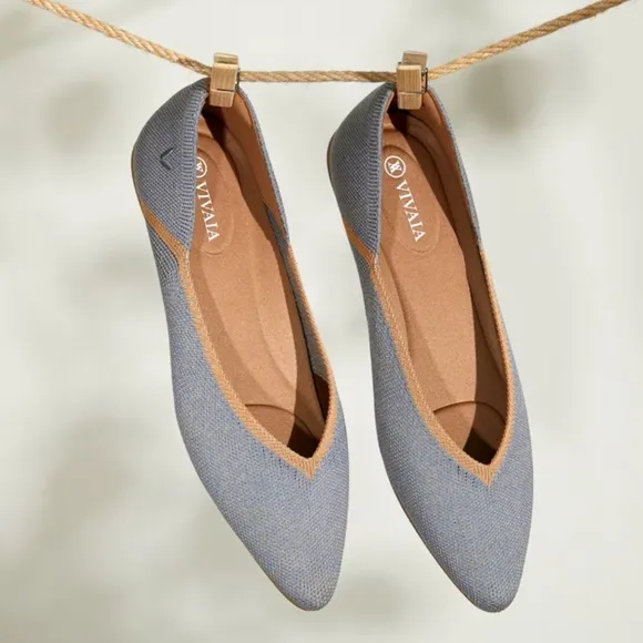 VIVAIA Vienna V Cut Pointed Toe Blue Tan Size 39.5 Like New