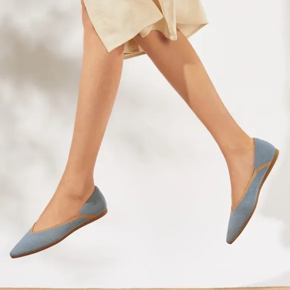 VIVAIA Vienna V Cut Pointed Toe Blue Tan Size 39.5 Like New