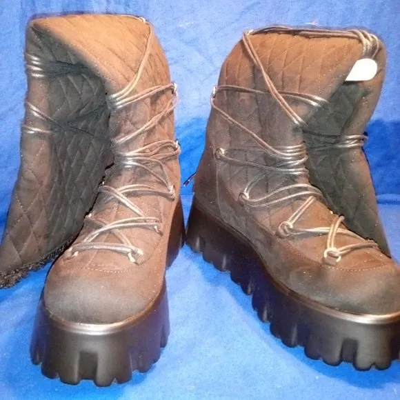 WALK ON THE MOON PLATFORM BOOTS ( BRAND NEW ! )