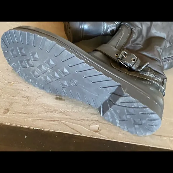 Winter padded rain boots with zipper