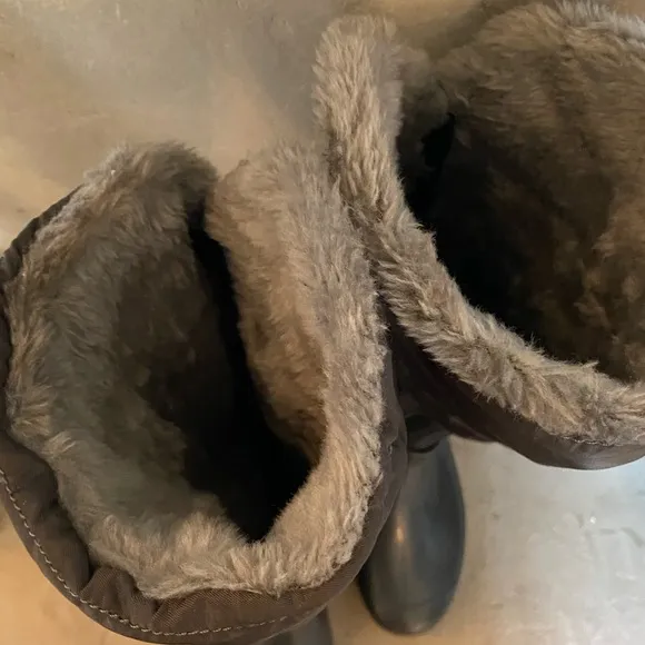 Winter padded rain boots with zipper
