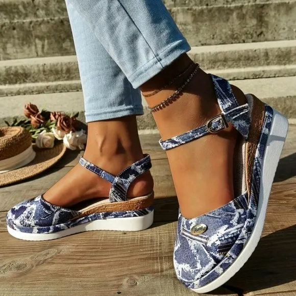 Women Plus Size Floral Design Decoration Closed Toe Wedge &amp; Platform Sandals