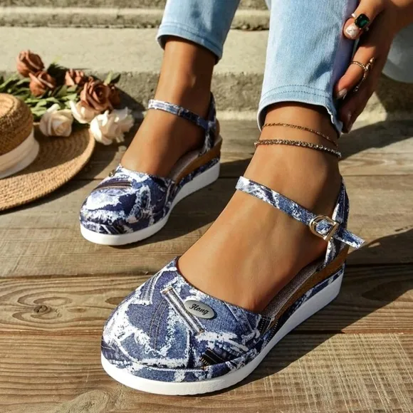 Women Plus Size Floral Design Decoration Closed Toe Wedge &amp; Platform Sandals