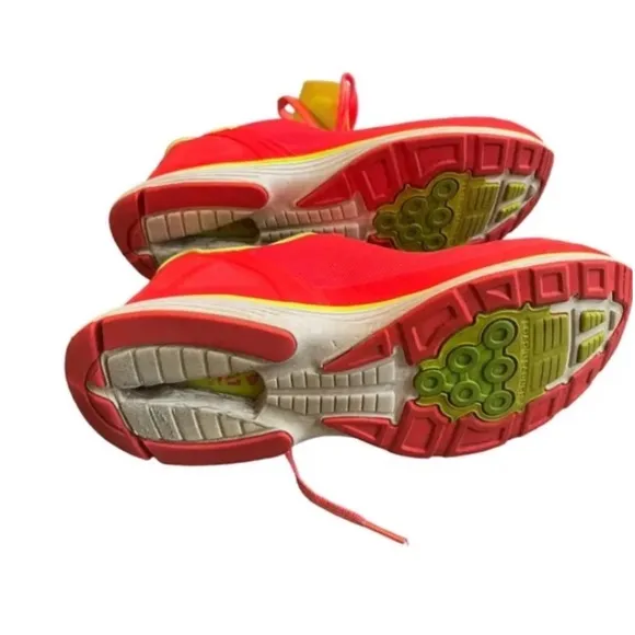 Women’s APL Propulsion Labs Windchill Sneaker in Neon Orange Size 8
