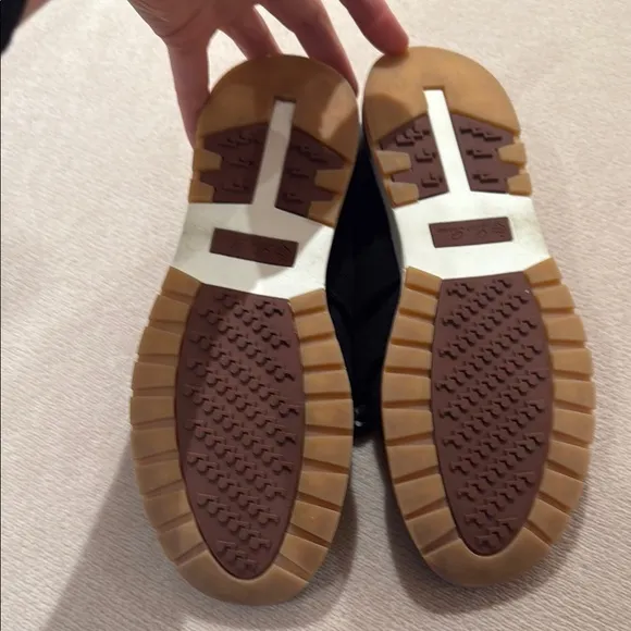 Women’s Black sock slip on walking sneakers