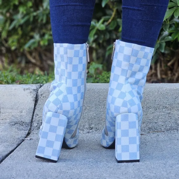 Womens Checkered Print Square Toe Block Heel Bootie