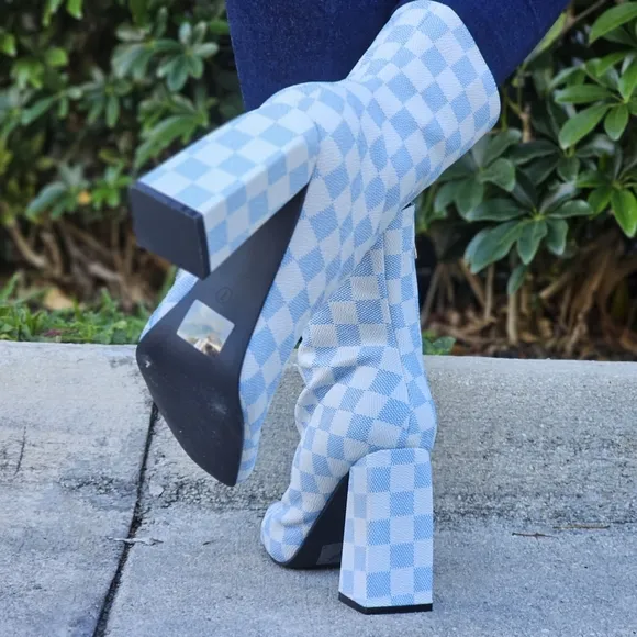 Womens Checkered Print Square Toe Block Heel Bootie