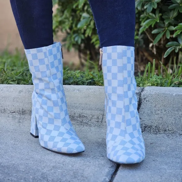 Womens Checkered Print Square Toe Block Heel Bootie