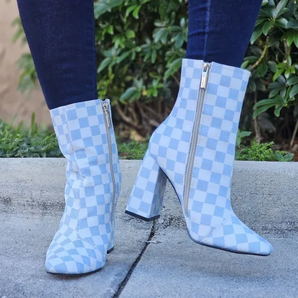Womens Checkered Print Square Toe Block Heel Bootie