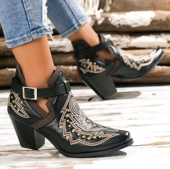 Women's Fashionable Punk Embroidered Short Western Boots
