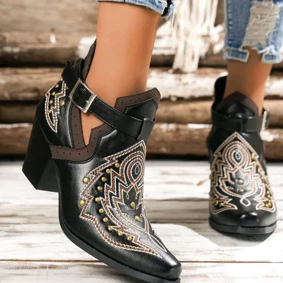 Women's Fashionable Punk Embroidered Short Western Boots