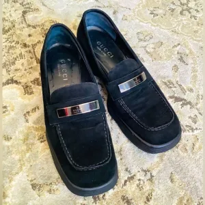 Women’s GUCCI suede leather loafers 🖤🖤