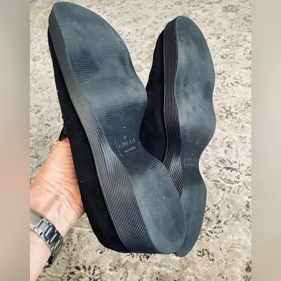 Women’s GUCCI suede leather loafers 🖤🖤