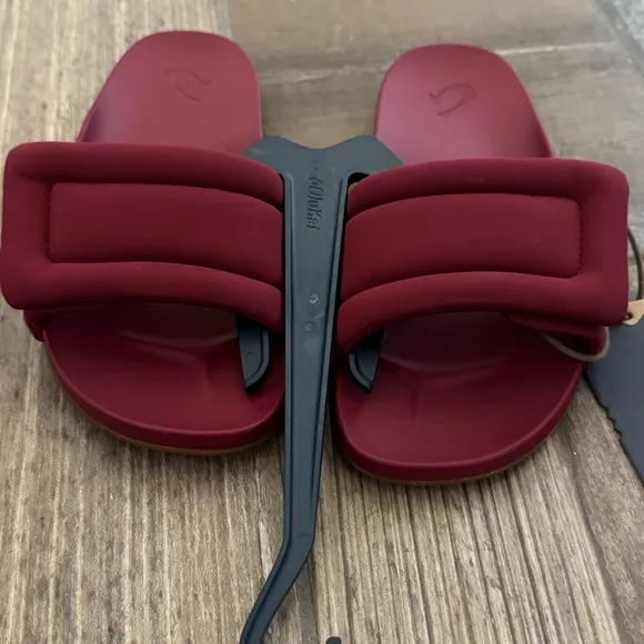 Women’s OluKai Sunbeam Slides size 6