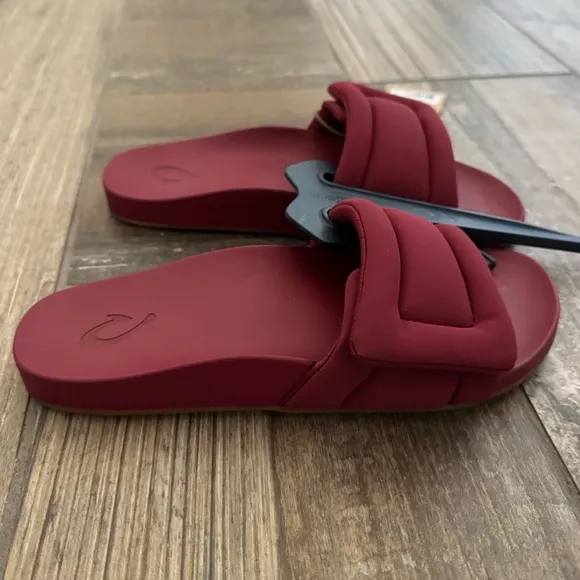 Women’s OluKai Sunbeam Slides size 6