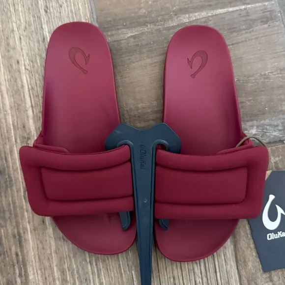 Women’s OluKai Sunbeam Slides size 6