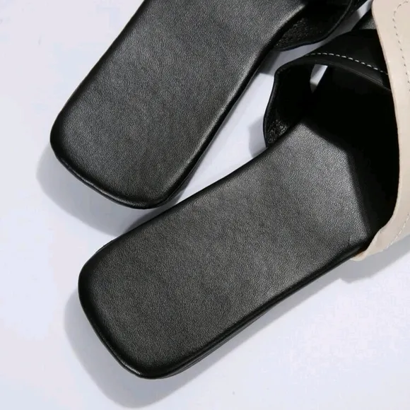 Women's Plus Size Crossed Square Toe Open-Toe Flat Sandals