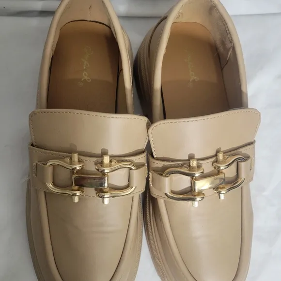 Women's Qupid Ronat Loafers Toast Chunky lug sole sz 7 NWOT