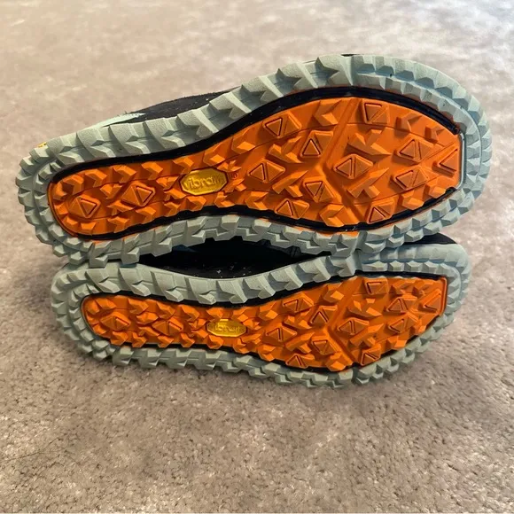 Women’s size 9.5 Merrell Anthora 3 Thermo Moc Sneakers