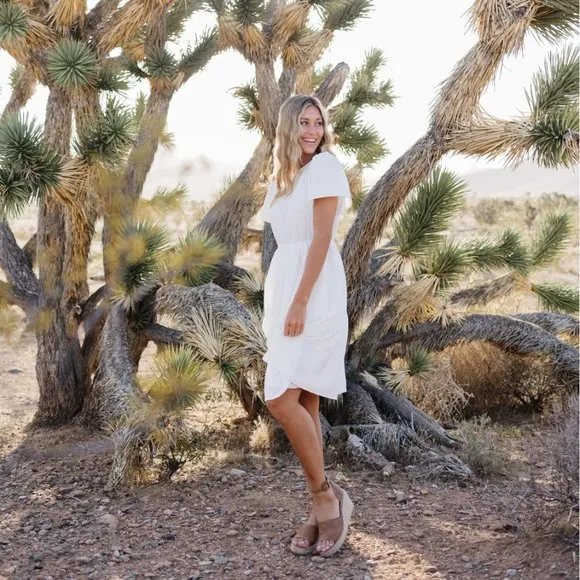 Women’s Two Toned Neutral Taupe Open Toe 3.5” Dress Wedge Size 7