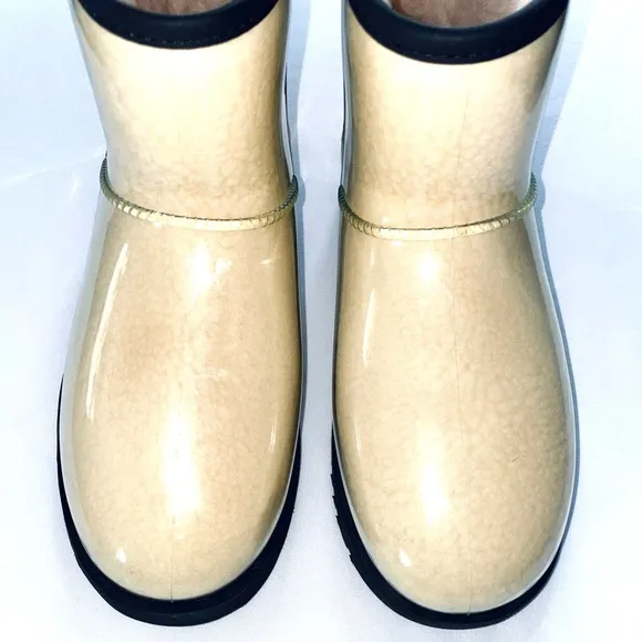 Womens UGG Australia Classic Clear Sherpa Lined Mini Boots Size 9 Cute UGG Boots