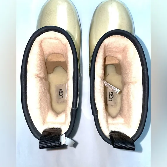 Womens UGG Australia Classic Clear Sherpa Lined Mini Boots Size 9 Cute UGG Boots