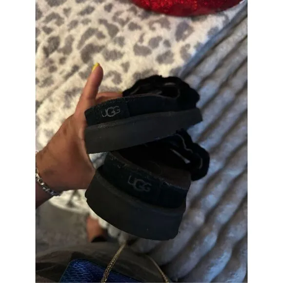 Women’s UGG layton fur slides/ Slippers Sz 10