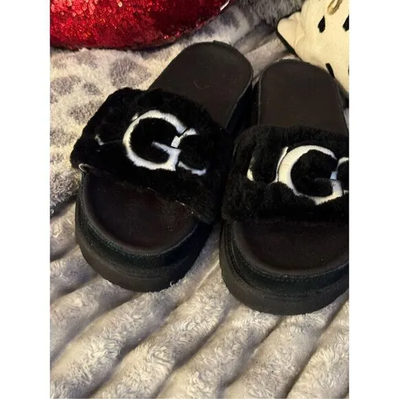 Women’s UGG layton fur slides/ Slippers Sz 10