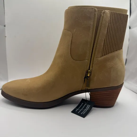 Women's Vionic Shantelle Boots Size 9.5W Tan