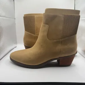 Women's Vionic Shantelle Boots Size 9.5W Tan